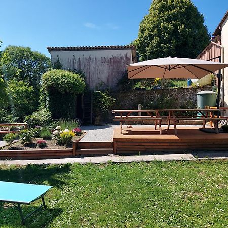 Charming Two Bedroom Gite With Beautiful Gardens Confolens Exterior foto