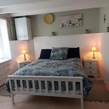 Charming Two Bedroom Gite With Beautiful Gardens Confolens Exterior foto