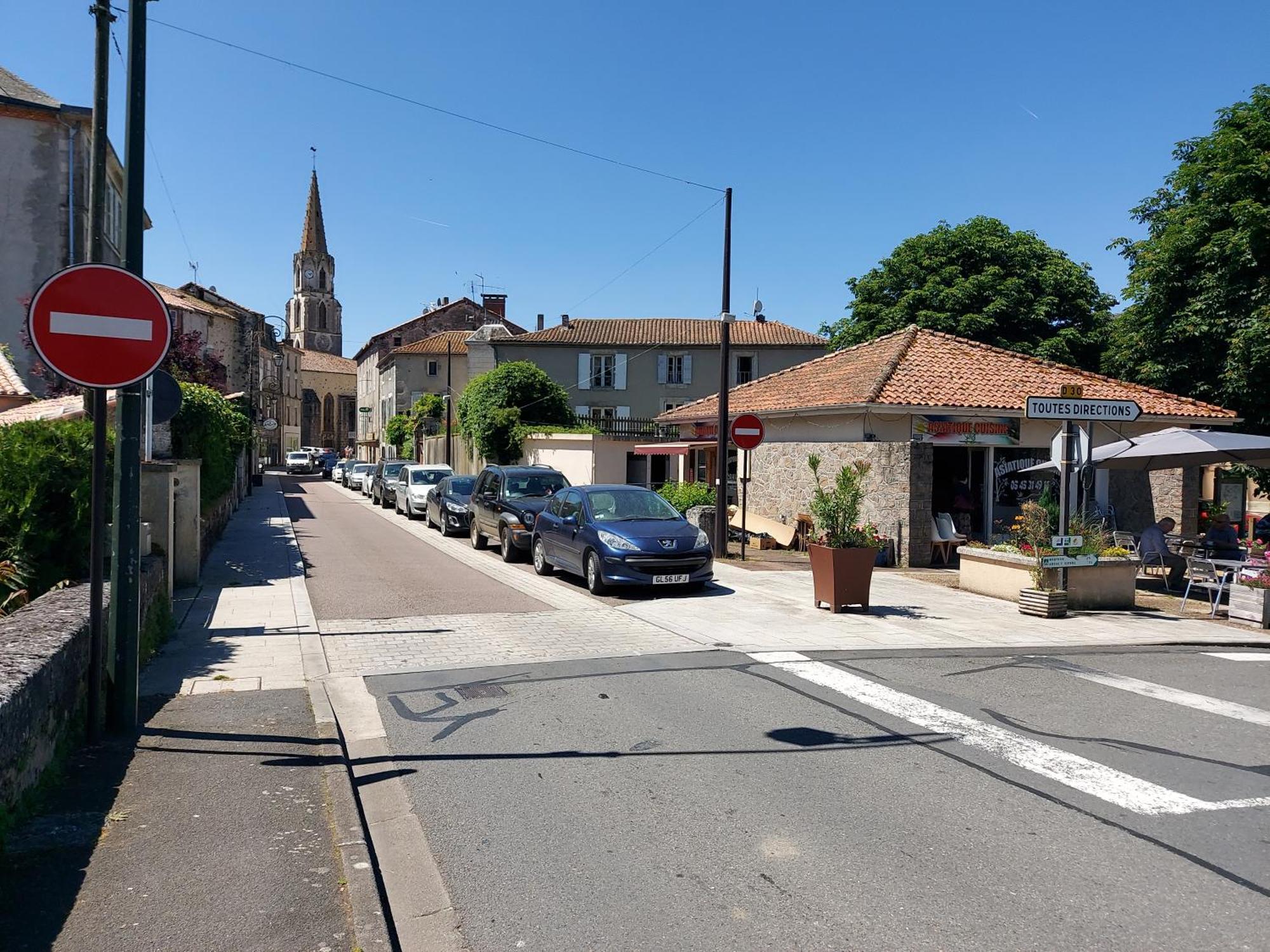 Charming Two Bedroom Gite With Beautiful Gardens Confolens Exterior foto